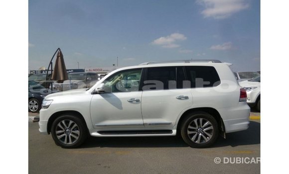 Buy Import Toyota Land Cruiser White Car in Import - Dubai in Enga Buy Import Toyota Land Cruiser White Car in Import - Dubai in Enga