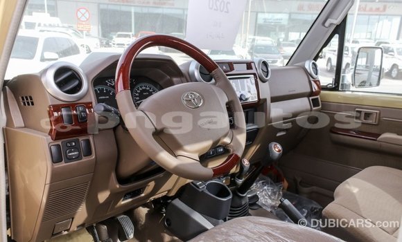 Buy Import Toyota Land Cruiser Beige Car in Import - Dubai in Enga Buy Import Toyota Land Cruiser Beige Car in Import - Dubai in Enga