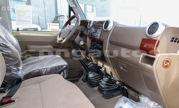 Buy Import Toyota Land Cruiser Beige Car in Import - Dubai in Enga Buy Import Toyota Land Cruiser Beige Car in Import - Dubai in Enga