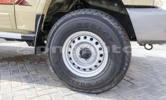 Buy Import Toyota Land Cruiser Beige Car in Import - Dubai in Enga Buy Import Toyota Land Cruiser Beige Car in Import - Dubai in Enga