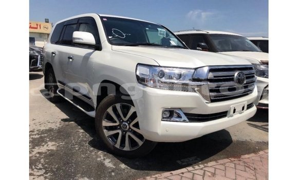 Buy Import Toyota Land Cruiser White Car in Import - Dubai in Enga Buy Import Toyota Land Cruiser White Car in Import - Dubai in Enga