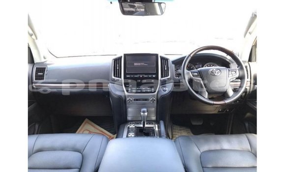 Buy Import Toyota Land Cruiser White Car in Import - Dubai in Enga Buy Import Toyota Land Cruiser White Car in Import - Dubai in Enga