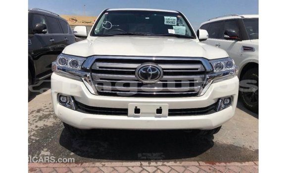 Buy Import Toyota Land Cruiser White Car in Import - Dubai in Enga Buy Import Toyota Land Cruiser White Car in Import - Dubai in Enga