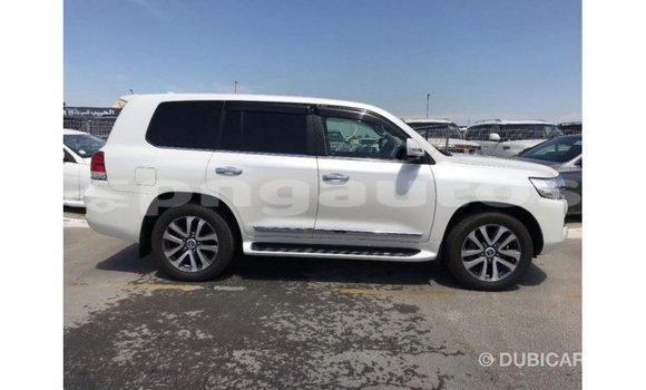 Buy Import Toyota Land Cruiser White Car in Import - Dubai in Enga Buy Import Toyota Land Cruiser White Car in Import - Dubai in Enga