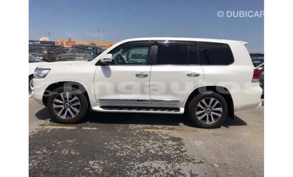 Buy Import Toyota Land Cruiser White Car in Import - Dubai in Enga Buy Import Toyota Land Cruiser White Car in Import - Dubai in Enga