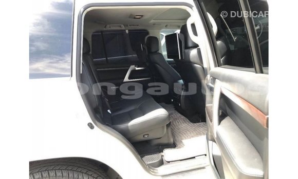 Buy Import Toyota Land Cruiser White Car in Import - Dubai in Enga Buy Import Toyota Land Cruiser White Car in Import - Dubai in Enga