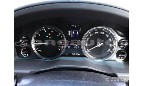 Buy Import Toyota Land Cruiser White Car in Import - Dubai in Enga Buy Import Toyota Land Cruiser White Car in Import - Dubai in Enga