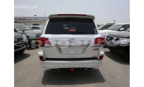Buy Import Toyota Land Cruiser White Car in Import - Dubai in Enga Buy Import Toyota Land Cruiser White Car in Import - Dubai in Enga