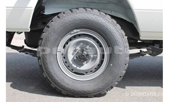 Buy Import Toyota Land Cruiser White Car in Import - Dubai in Enga Buy Import Toyota Land Cruiser White Car in Import - Dubai in Enga