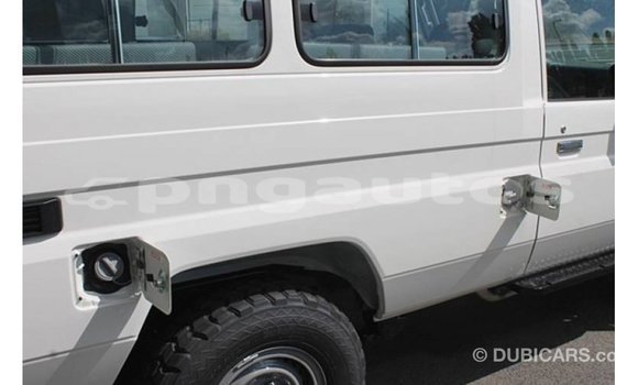 Buy Import Toyota Land Cruiser White Car in Import - Dubai in Enga Buy Import Toyota Land Cruiser White Car in Import - Dubai in Enga