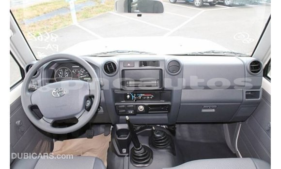 Buy Import Toyota Land Cruiser White Car in Import - Dubai in Enga Buy Import Toyota Land Cruiser White Car in Import - Dubai in Enga