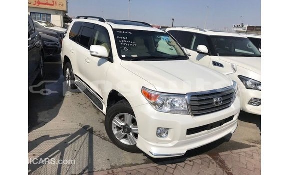 Buy Import Toyota Land Cruiser White Car in Import - Dubai in Enga Buy Import Toyota Land Cruiser White Car in Import - Dubai in Enga