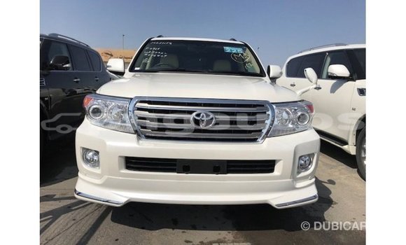 Buy Import Toyota Land Cruiser White Car in Import - Dubai in Enga Buy Import Toyota Land Cruiser White Car in Import - Dubai in Enga