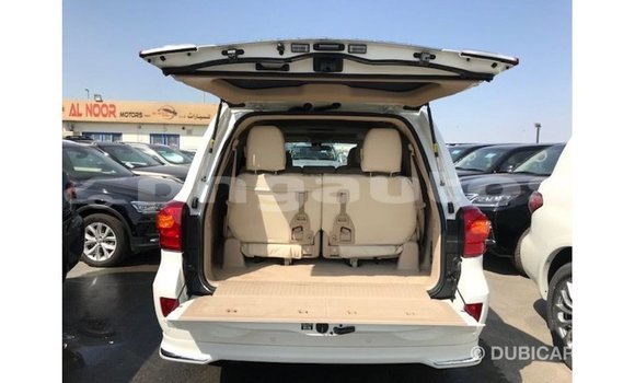 Buy Import Toyota Land Cruiser White Car in Import - Dubai in Enga Buy Import Toyota Land Cruiser White Car in Import - Dubai in Enga