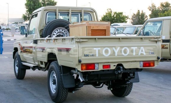 Buy Import Toyota Land Cruiser Beige Car in Import - Dubai in Enga Buy Import Toyota Land Cruiser Beige Car in Import - Dubai in Enga