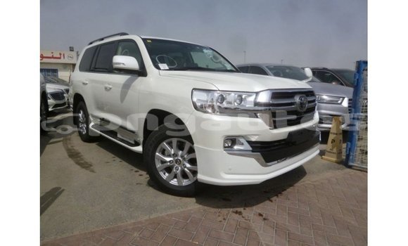 Buy Import Toyota Land Cruiser White Car in Import - Dubai in Enga Buy Import Toyota Land Cruiser White Car in Import - Dubai in Enga