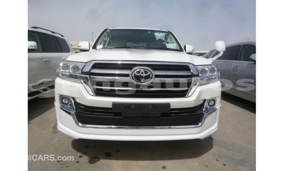 Buy Import Toyota Land Cruiser White Car in Import - Dubai in Enga Buy Import Toyota Land Cruiser White Car in Import - Dubai in Enga