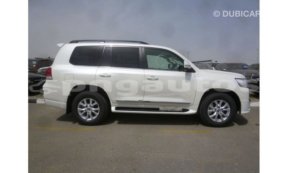 Buy Import Toyota Land Cruiser White Car in Import - Dubai in Enga Buy Import Toyota Land Cruiser White Car in Import - Dubai in Enga