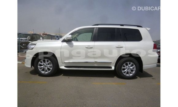 Buy Import Toyota Land Cruiser White Car in Import - Dubai in Enga Buy Import Toyota Land Cruiser White Car in Import - Dubai in Enga