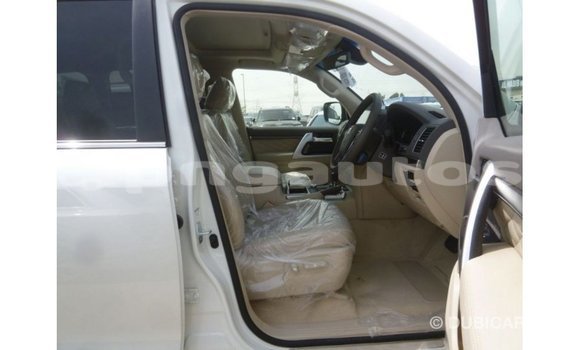 Buy Import Toyota Land Cruiser White Car in Import - Dubai in Enga Buy Import Toyota Land Cruiser White Car in Import - Dubai in Enga