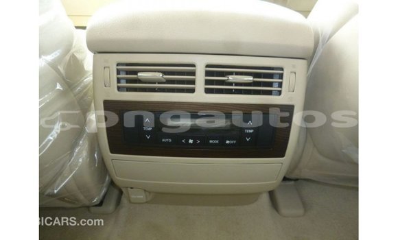 Buy Import Toyota Land Cruiser White Car in Import - Dubai in Enga Buy Import Toyota Land Cruiser White Car in Import - Dubai in Enga