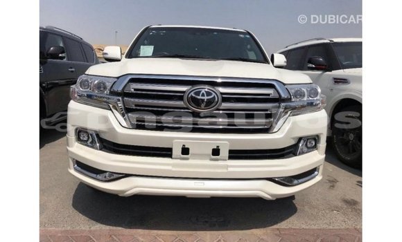 Buy Import Toyota Land Cruiser White Car in Import - Dubai in Enga Buy Import Toyota Land Cruiser White Car in Import - Dubai in Enga