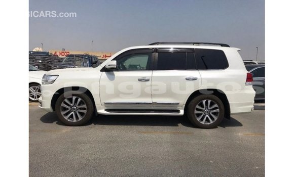 Buy Import Toyota Land Cruiser White Car in Import - Dubai in Enga Buy Import Toyota Land Cruiser White Car in Import - Dubai in Enga