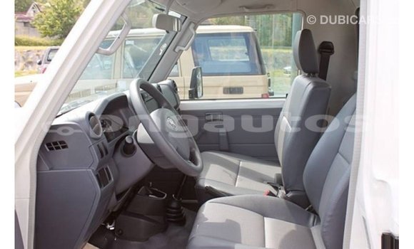 Buy Import Toyota Land Cruiser White Car in Import - Dubai in Enga Buy Import Toyota Land Cruiser White Car in Import - Dubai in Enga