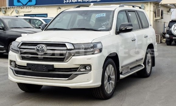 Buy Import Toyota Land Cruiser White Car in Import - Dubai in Enga Buy Import Toyota Land Cruiser White Car in Import - Dubai in Enga