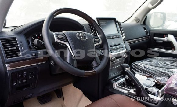 Buy Import Toyota Land Cruiser White Car in Import - Dubai in Enga Buy Import Toyota Land Cruiser White Car in Import - Dubai in Enga