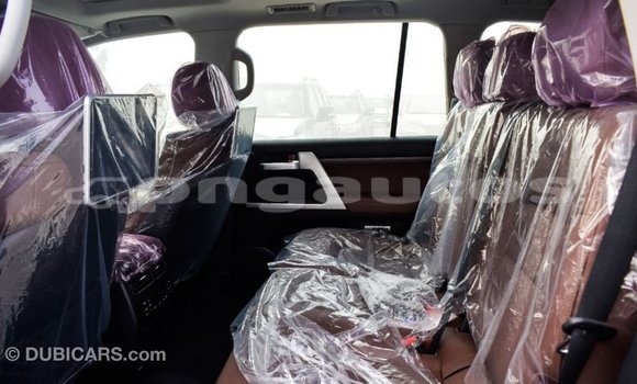 Buy Import Toyota Land Cruiser White Car in Import - Dubai in Enga Buy Import Toyota Land Cruiser White Car in Import - Dubai in Enga