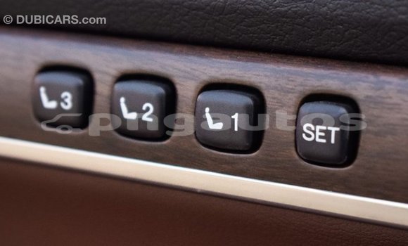 Buy Import Toyota Land Cruiser White Car in Import - Dubai in Enga Buy Import Toyota Land Cruiser White Car in Import - Dubai in Enga