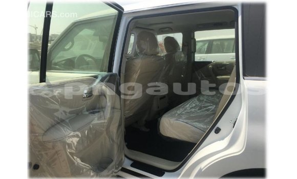 Buy Import Nissan Patrol White Car in Import - Dubai in Enga Buy Import Nissan Patrol White Car in Import - Dubai in Enga