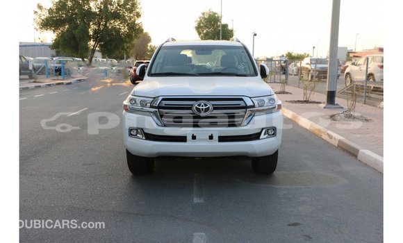 Buy Import Toyota Land Cruiser White Car in Import - Dubai in Enga Buy Import Toyota Land Cruiser White Car in Import - Dubai in Enga