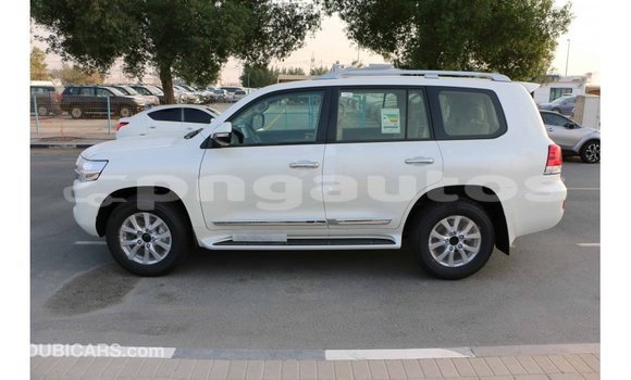 Buy Import Toyota Land Cruiser White Car in Import - Dubai in Enga Buy Import Toyota Land Cruiser White Car in Import - Dubai in Enga