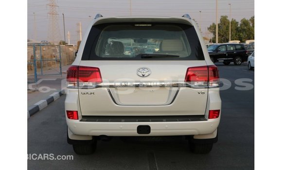 Buy Import Toyota Land Cruiser White Car in Import - Dubai in Enga Buy Import Toyota Land Cruiser White Car in Import - Dubai in Enga
