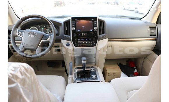 Buy Import Toyota Land Cruiser White Car in Import - Dubai in Enga Buy Import Toyota Land Cruiser White Car in Import - Dubai in Enga