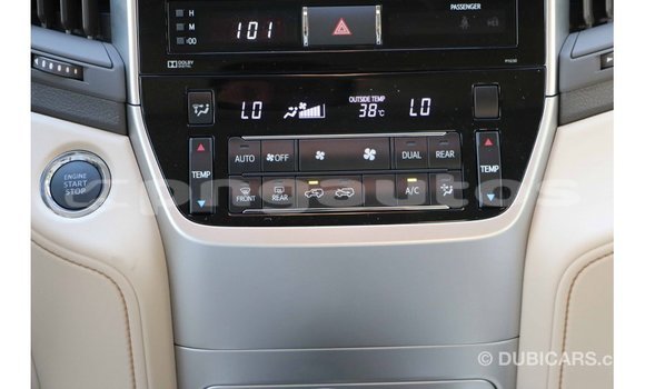 Buy Import Toyota Land Cruiser White Car in Import - Dubai in Enga Buy Import Toyota Land Cruiser White Car in Import - Dubai in Enga