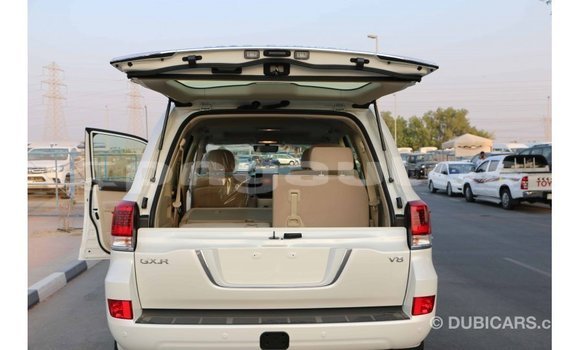 Buy Import Toyota Land Cruiser White Car in Import - Dubai in Enga Buy Import Toyota Land Cruiser White Car in Import - Dubai in Enga
