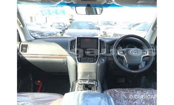 Buy Import Toyota Land Cruiser White Car in Import - Dubai in Enga Buy Import Toyota Land Cruiser White Car in Import - Dubai in Enga