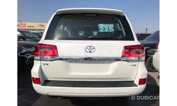 Buy Import Toyota Land Cruiser White Car in Import - Dubai in Enga Buy Import Toyota Land Cruiser White Car in Import - Dubai in Enga