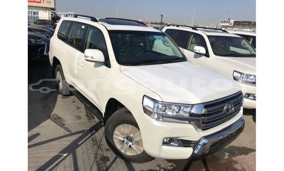 Buy Import Toyota Land Cruiser White Car in Import - Dubai in Enga Buy Import Toyota Land Cruiser White Car in Import - Dubai in Enga