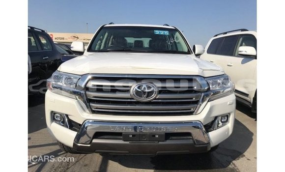 Buy Import Toyota Land Cruiser White Car in Import - Dubai in Enga Buy Import Toyota Land Cruiser White Car in Import - Dubai in Enga