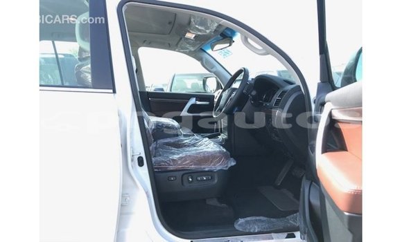Buy Import Toyota Land Cruiser White Car in Import - Dubai in Enga Buy Import Toyota Land Cruiser White Car in Import - Dubai in Enga