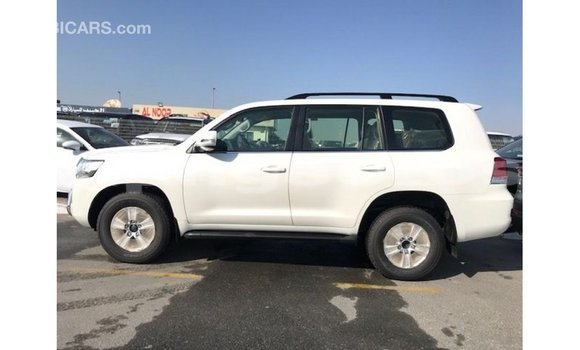 Buy Import Toyota Land Cruiser White Car in Import - Dubai in Enga Buy Import Toyota Land Cruiser White Car in Import - Dubai in Enga