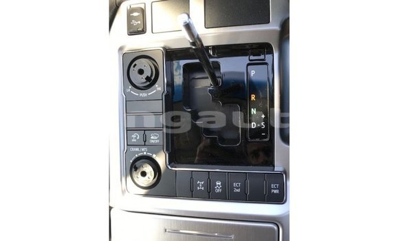 Buy Import Toyota Land Cruiser White Car in Import - Dubai in Enga Buy Import Toyota Land Cruiser White Car in Import - Dubai in Enga