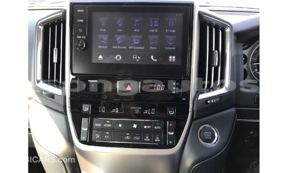 Buy Import Toyota Land Cruiser White Car in Import - Dubai in Enga Buy Import Toyota Land Cruiser White Car in Import - Dubai in Enga