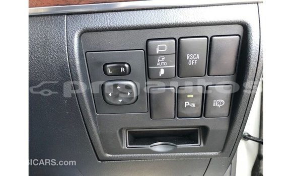 Buy Import Toyota Land Cruiser White Car in Import - Dubai in Enga Buy Import Toyota Land Cruiser White Car in Import - Dubai in Enga