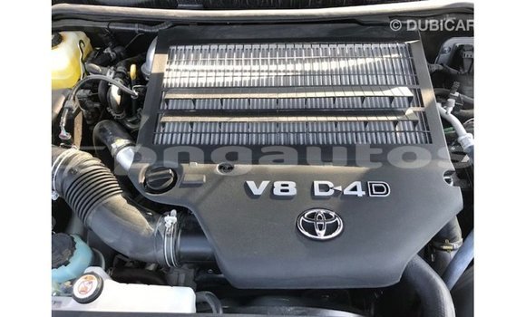 Buy Import Toyota Land Cruiser White Car in Import - Dubai in Enga Buy Import Toyota Land Cruiser White Car in Import - Dubai in Enga