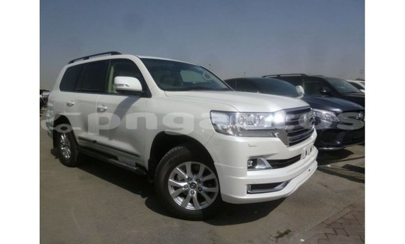 Buy Import Toyota Land Cruiser White Car in Import - Dubai in Enga Buy Import Toyota Land Cruiser White Car in Import - Dubai in Enga